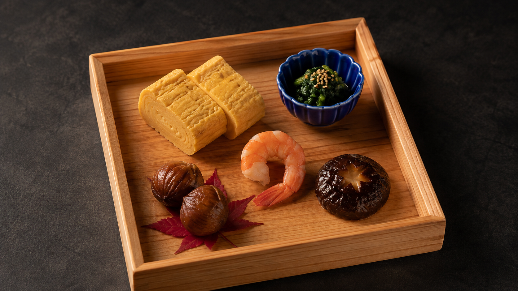 杉の盆に卵焼き、海老、栗、青菜、椎茸を並べた八寸のAI生成イメージ