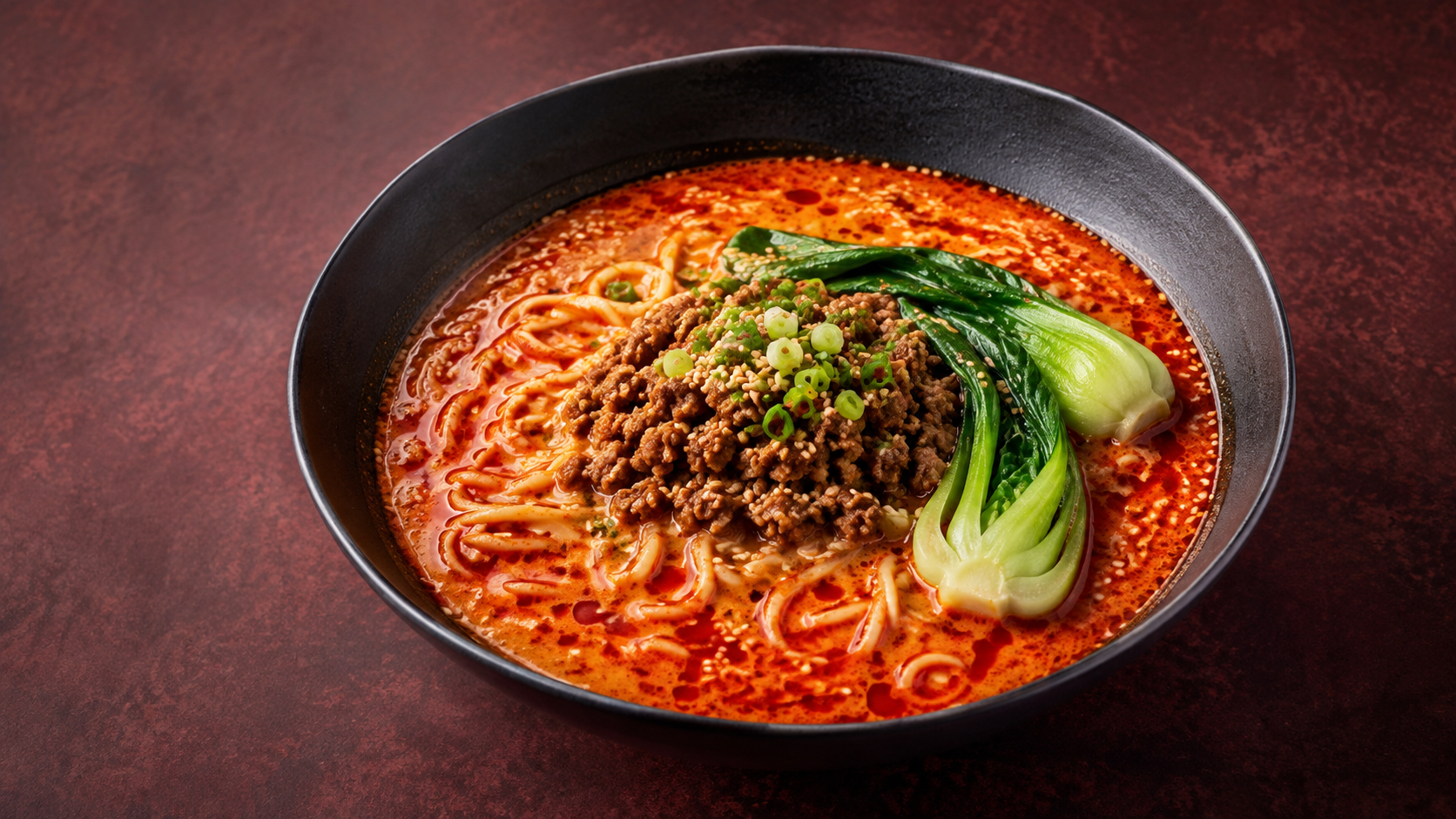 赤い辣油が浮かぶスープに挽き肉と青菜を盛った担々麺のAI生成イメージ